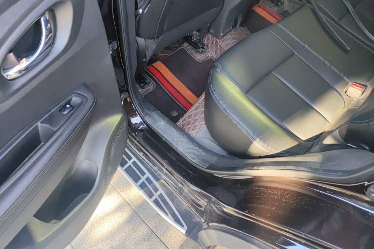 Used Renault Kadjar 2017 2.0L Two-Wheel-Drive Leading Edition Left Rear Seat