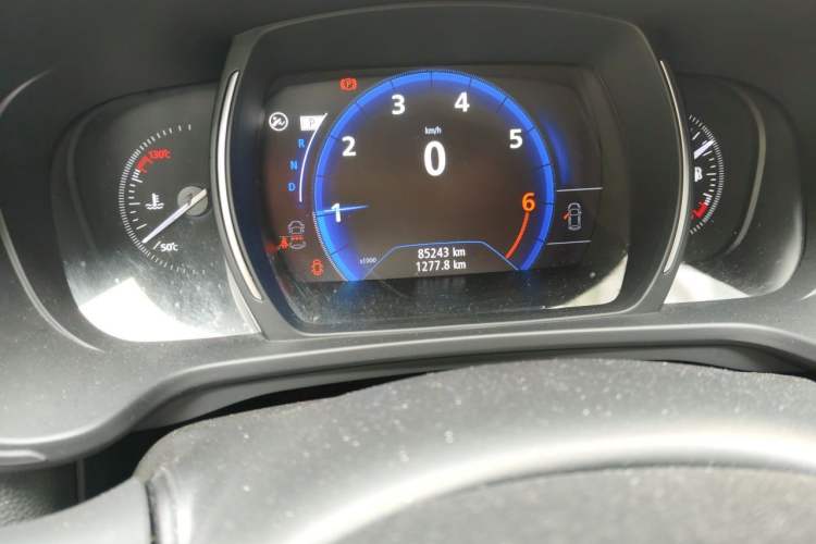 Used Renault Kadjar 2017 2.0L Two-Wheel Drive Luxury Edition Odometer Close Up