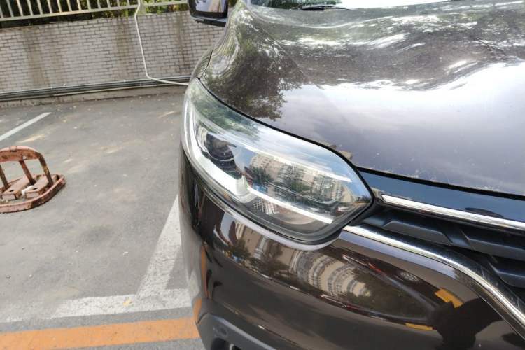 Used Renault Kadjar 2017 2.0L Two-Wheel Drive Luxury Edition Right Front Headlight