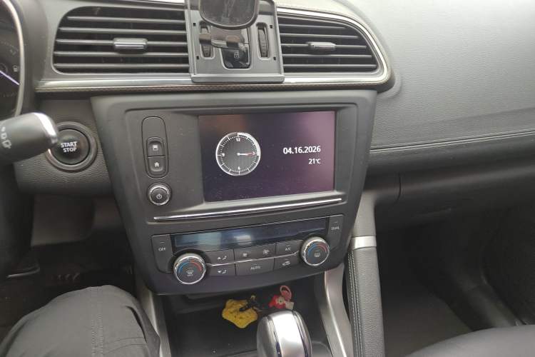 Used Renault Kadjar 2017 2.0L Two-Wheel Drive Luxury Edition Audio And AC Panel