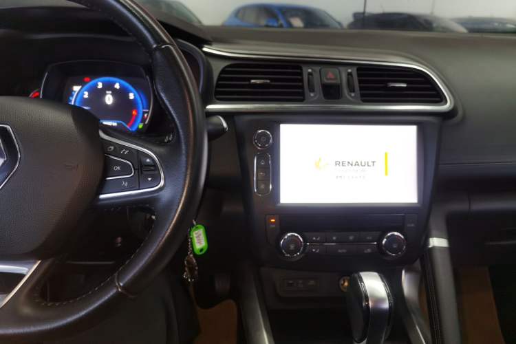 Used Renault Kadjar 2017 2.0L Two-Wheel Drive Comfort Edition Audio And AC Panel