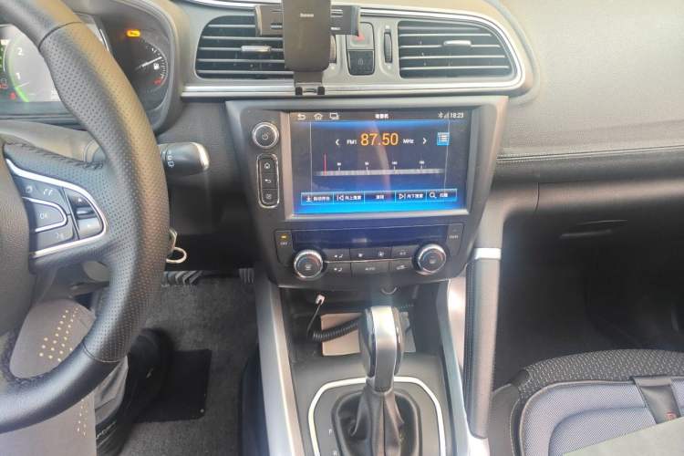 Used Renault Kadjar 2017 2.0L Two-Wheel Drive Comfort Edition Audio And AC Panel