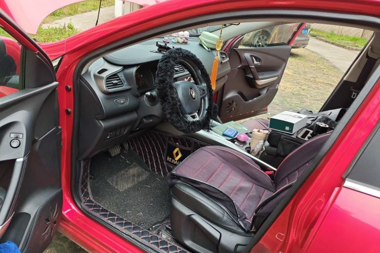 Used Renault Kadjar 2017 2.0L Two-Wheel-Drive Leading Edition Driver Seat