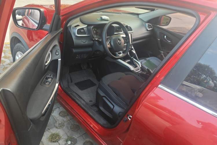 Used Renault Kadjar 2017 2.0L Two-Wheel Drive Comfort Edition Driver Seat