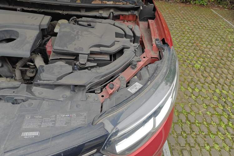 Used Renault Kadjar 2017 2.0L Two-Wheel Drive Luxury Edition Engine Bay Left