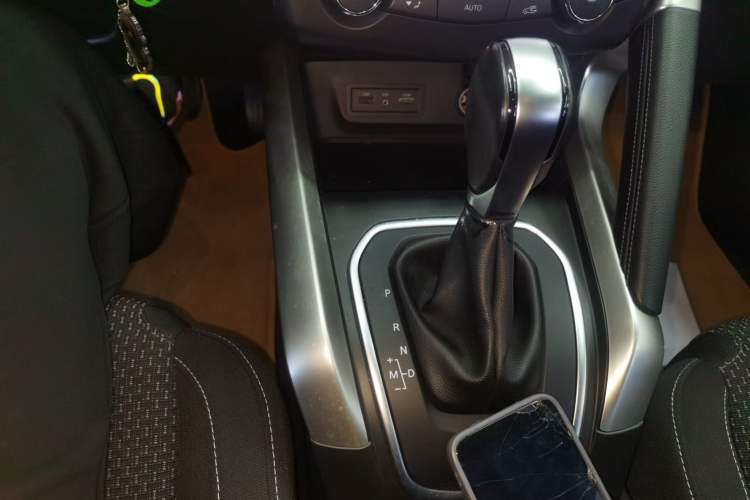Used Renault Kadjar 2017 2.0L Two-Wheel Drive Comfort Edition Gear Lever
