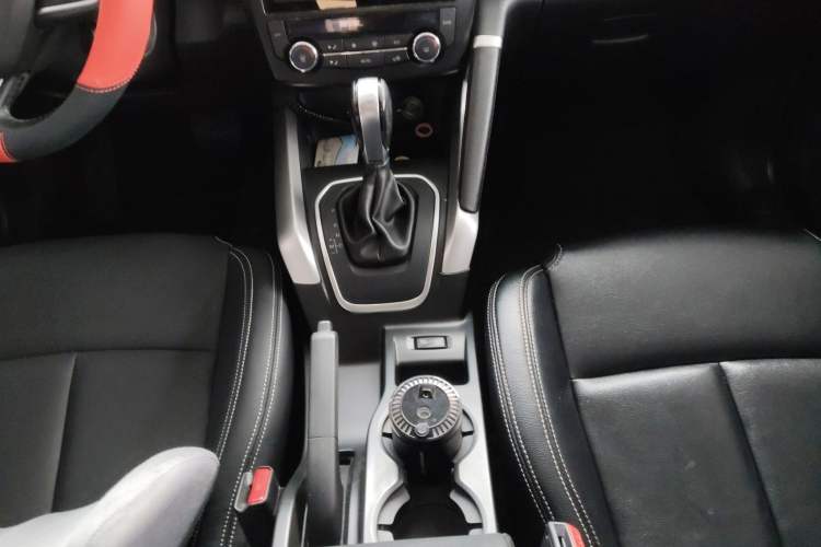 Used Renault Kadjar 2017 2.0L Two-Wheel Drive Comfort Edition Gear Lever