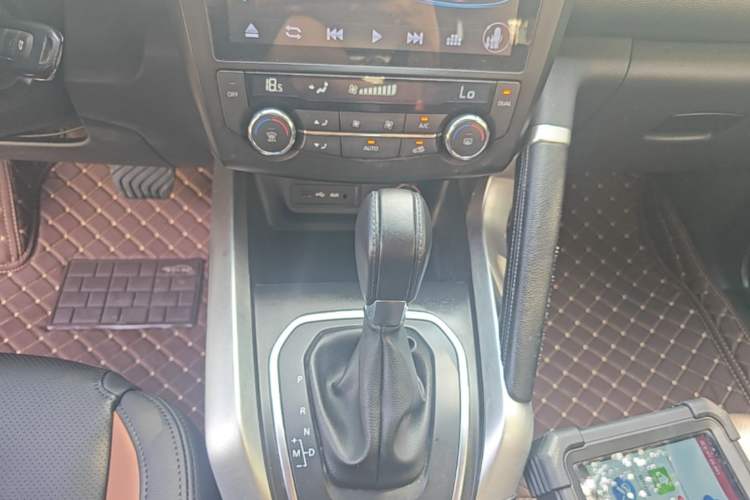 Used Renault Kadjar 2017 2.0L Two-Wheel Drive Comfort Edition Gear Lever