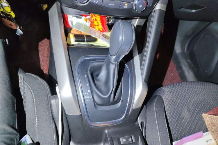 Used Renault Kadjar 2017 2.0L Two-Wheel Drive Comfort Edition Gear Lever