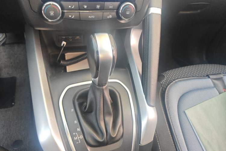Used Renault Kadjar 2017 2.0L Two-Wheel Drive Comfort Edition Gear Lever