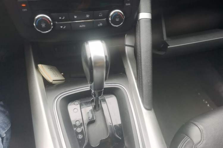 Used Renault Kadjar 2017 2.0L Two-Wheel Drive Luxury Edition Gear Lever