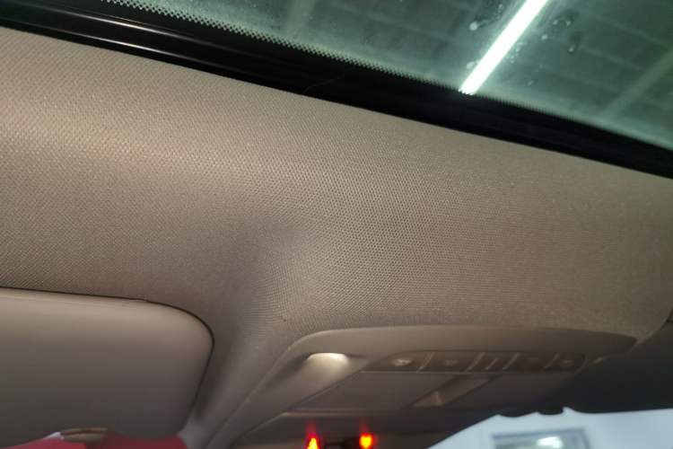 Used Renault Kadjar 2017 2.0L Two-Wheel Drive Comfort Edition Headliner