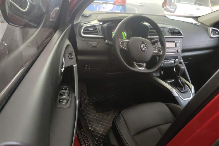 Used Renault Kadjar 2017 2.0L Two-Wheel Drive Comfort Edition Interior 2