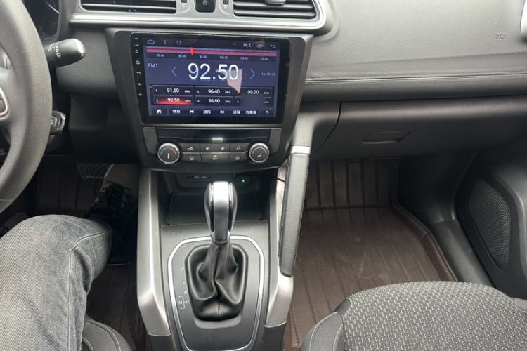 Used Renault Kadjar 2017 2.0L Two-Wheel Drive Fashion Edition Interior 3