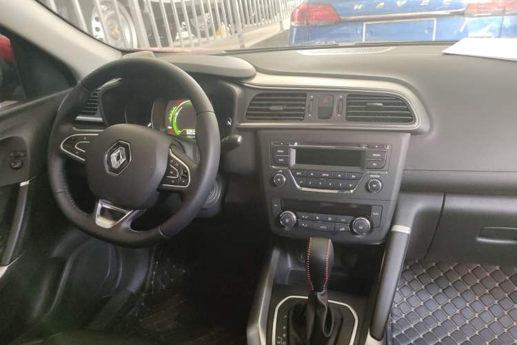 Used Renault Kadjar 2017 2.0L Two-Wheel Drive Comfort Edition Interior 3