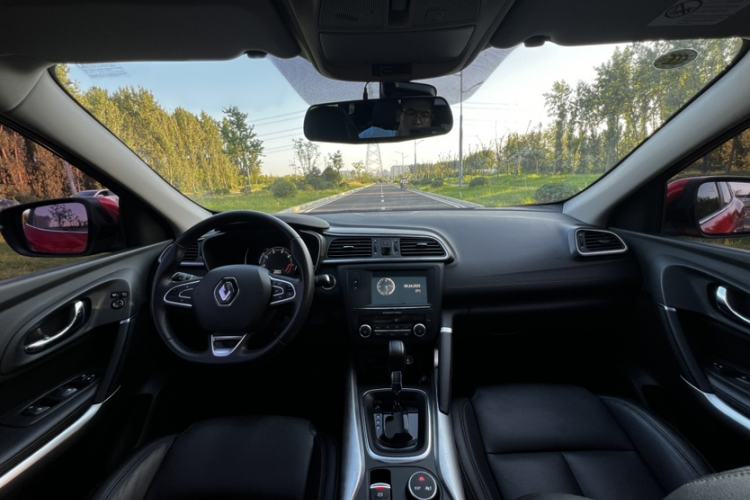 Used Renault Kadjar 2017 2.0L Two-Wheel Drive Luxury Edition Interior 6