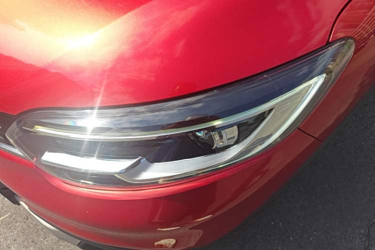 Used Renault Kadjar 2017 2.0L Two-Wheel Drive Comfort Edition Left Front Headlight