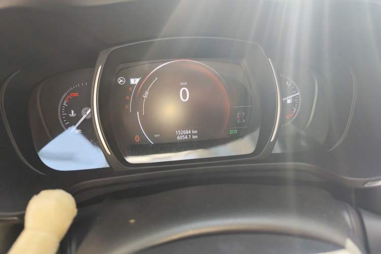 Used Renault Kadjar 2017 2.0L Two-Wheel-Drive Leading Edition Odometer Close Up