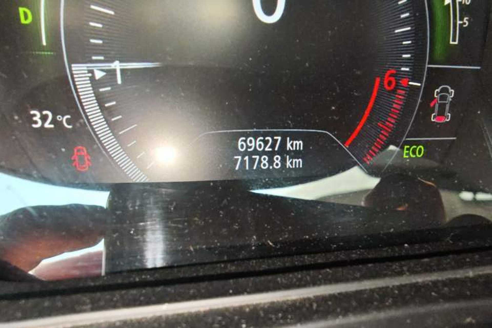 Used Renault Kadjar 2017 2.0L Two-Wheel Drive Fashion Edition Odometer Close Up