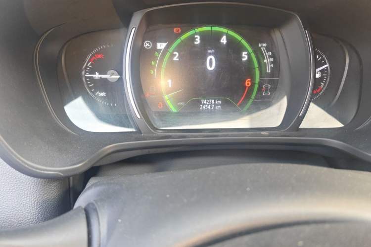 Used Renault Kadjar 2017 2.0L Two-Wheel Drive Comfort Edition Odometer Close Up