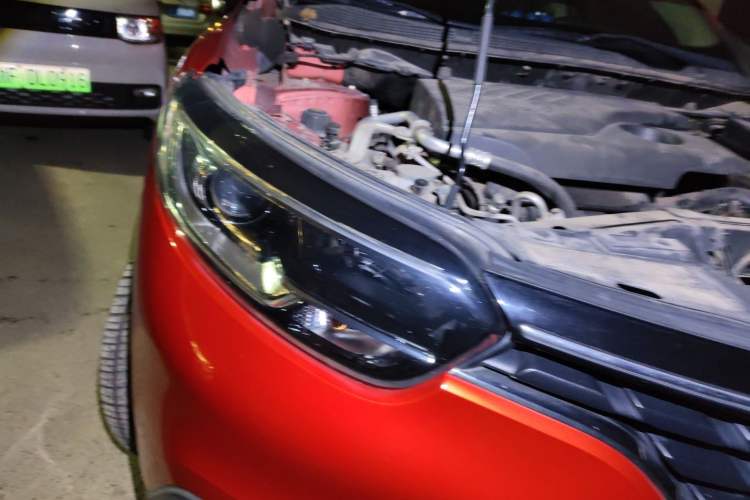 Used Renault Kadjar 2017 2.0L Two-Wheel Drive Comfort Edition Right Front Headlight