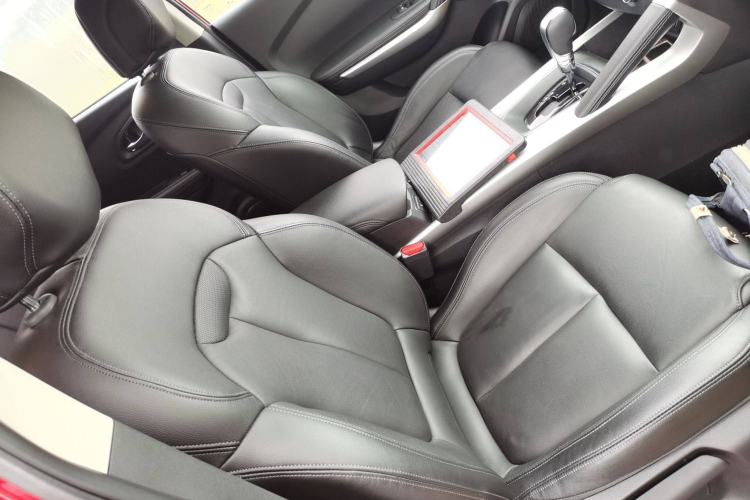 Used Renault Kadjar 2017 2.0L Two-Wheel Drive Luxury Edition Right Front Seat