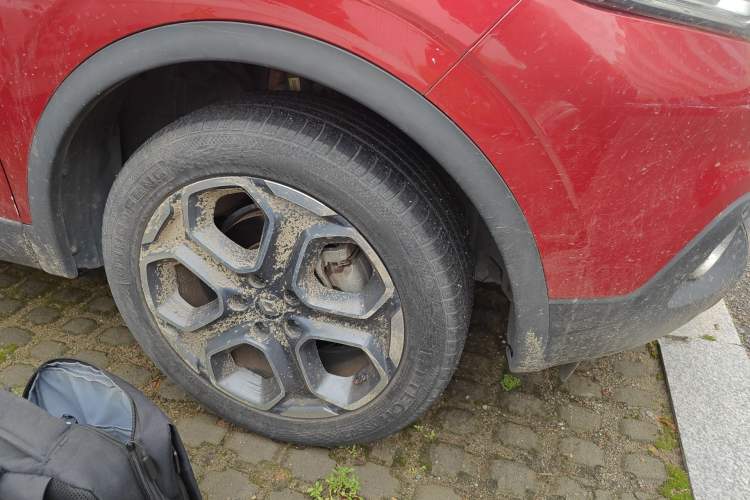 Used Renault Kadjar 2017 2.0L Two-Wheel Drive Luxury Edition Right Front Wheel Hub