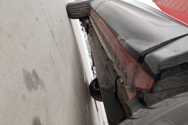Used Renault Kadjar 2017 2.0L Two-Wheel Drive Comfort Edition Right Side Sill
