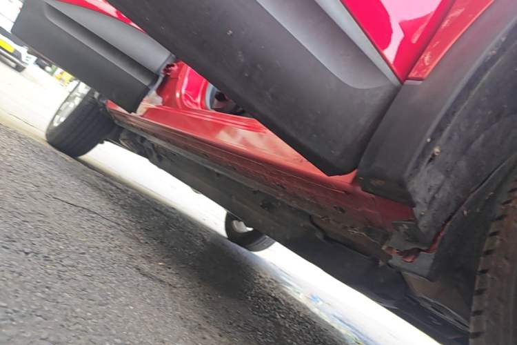 Used Renault Kadjar 2017 2.0L Two-Wheel Drive Comfort Edition Right Side Sill