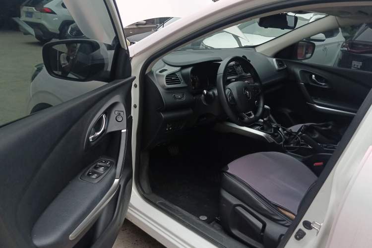Used Renault Kadjar 2017 2.0L Two-Wheel Drive Comfort Edition Interior 3