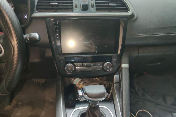 Used Renault Kadjar 2017 2.0L Two-Wheel Drive Comfort Edition Audio And AC Panel