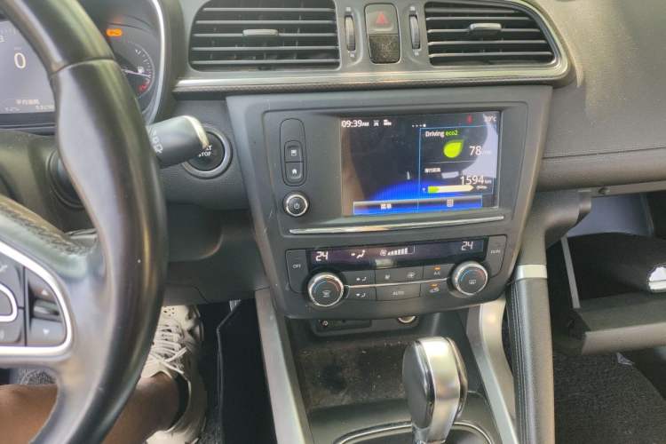 Used Renault Kadjar 2017 2.0L Two-Wheel Drive Luxury Edition Audio And AC Panel