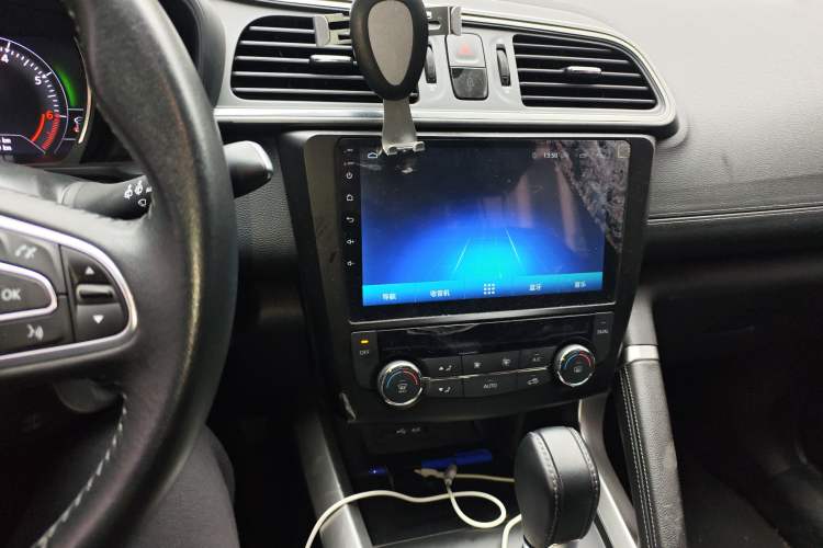 Used Renault Kadjar 2017 2.0L Two-Wheel Drive Comfort Edition Audio And AC Panel