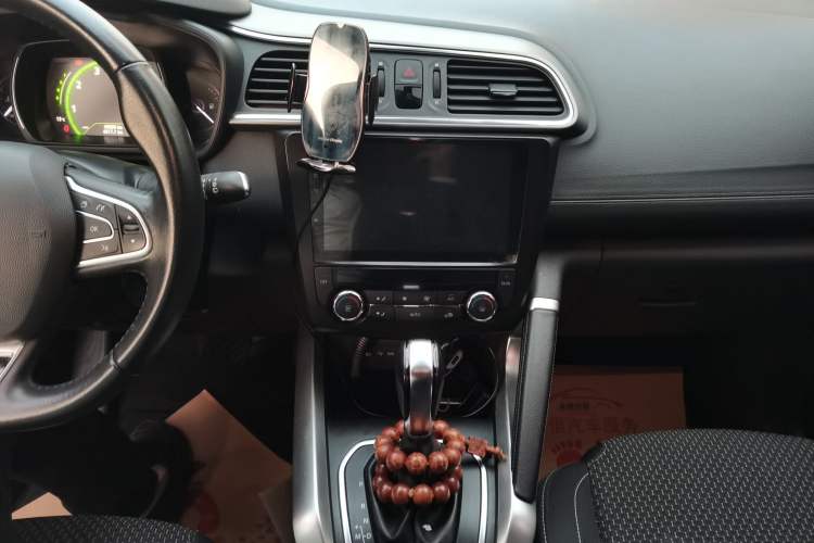 Used Renault Kadjar 2017 2.0L Two-Wheel Drive Comfort Edition Audio And AC Panel