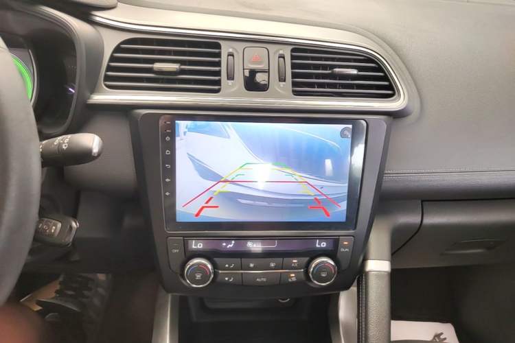 Used Renault Kadjar 2017 2.0L Two-Wheel Drive Comfort Edition Audio And AC Panel