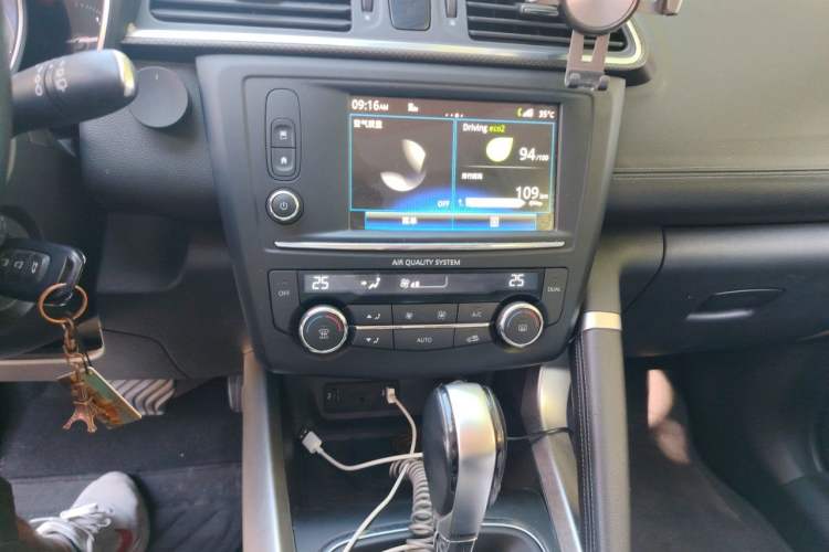 Used Renault Kadjar 2017 2.0L Two-Wheel-Drive Leading Edition Audio And AC Panel