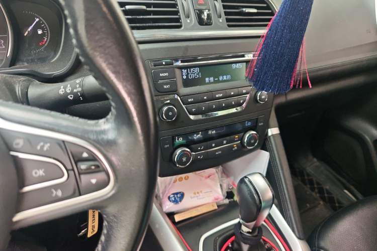 Used Renault Kadjar 2017 2.0L Two-Wheel Drive Comfort Edition Audio And AC Panel