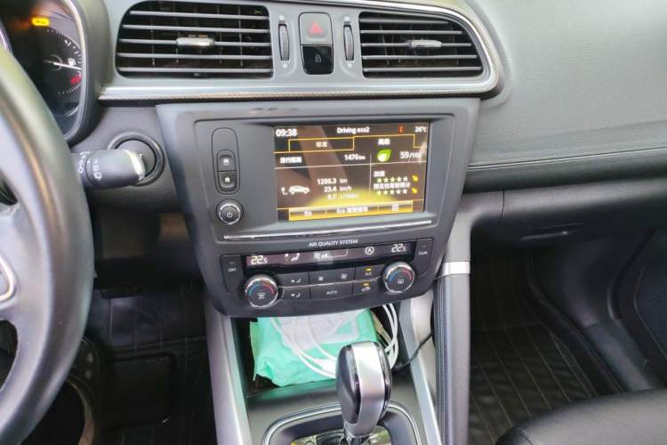 Used Renault Kadjar 2017 2.0L Two-Wheel Drive Luxury Edition Audio And AC Panel