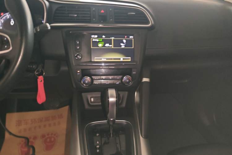 Used Renault Kadjar 2017 2.0L Two-Wheel-Drive Leading Edition Audio And AC Panel