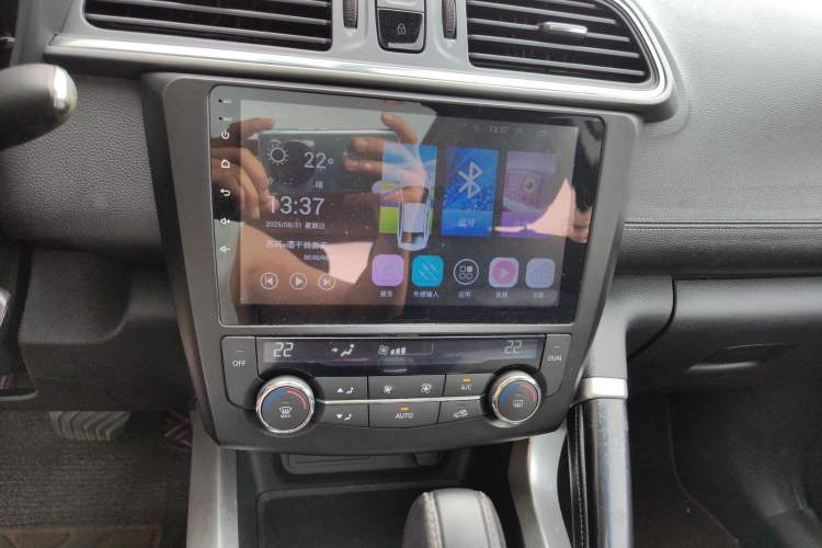 Used Renault Kadjar 2017 2.0L Two-Wheel Drive Comfort Edition Audio And AC Panel