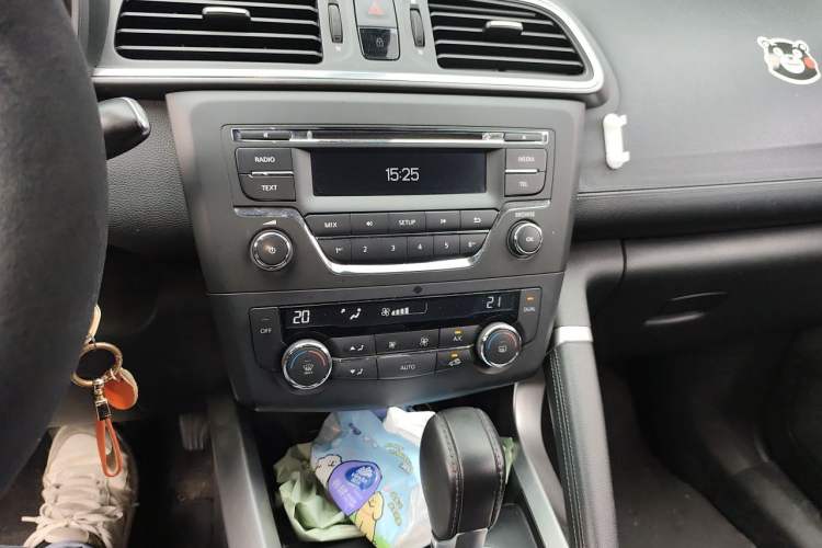Used Renault Kadjar 2017 2.0L Two-Wheel Drive Comfort Edition Audio And AC Panel