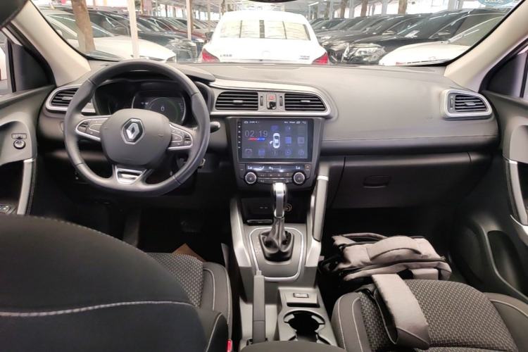 Used Renault Kadjar 2017 2.0L Two-Wheel Drive Comfort Edition Center Console