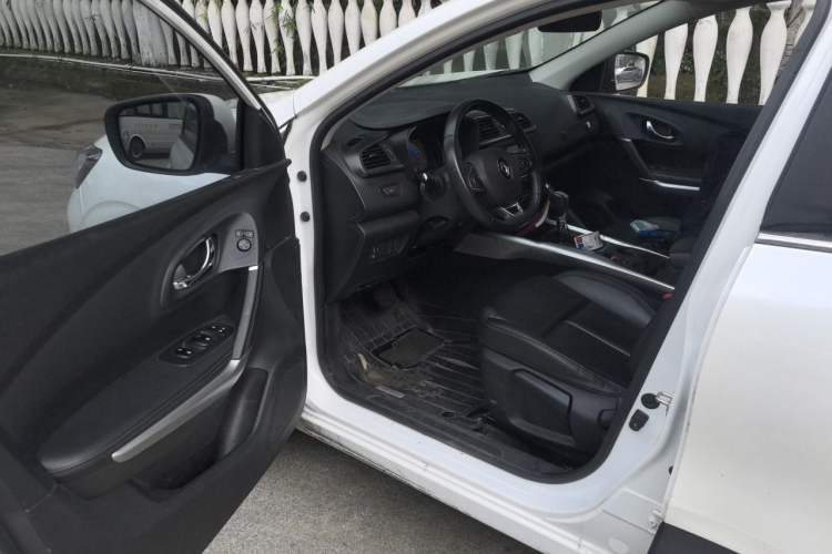 Used Renault Kadjar 2017 2.0L Two-Wheel-Drive Leading Edition Driver Seat