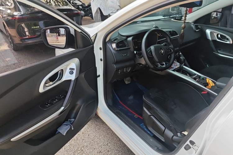 Used Renault Kadjar 2017 2.0L Two-Wheel-Drive Leading Edition Driver Seat