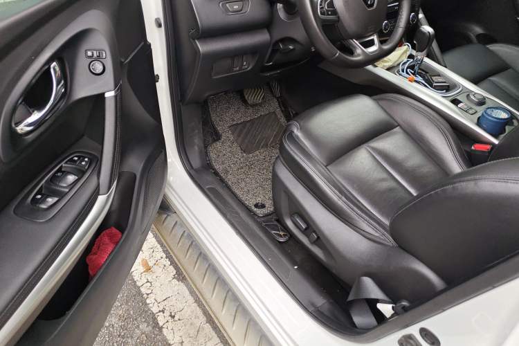 Used Renault Kadjar 2017 2.0L Four-Wheel Drive Premium Edition Driver Seat