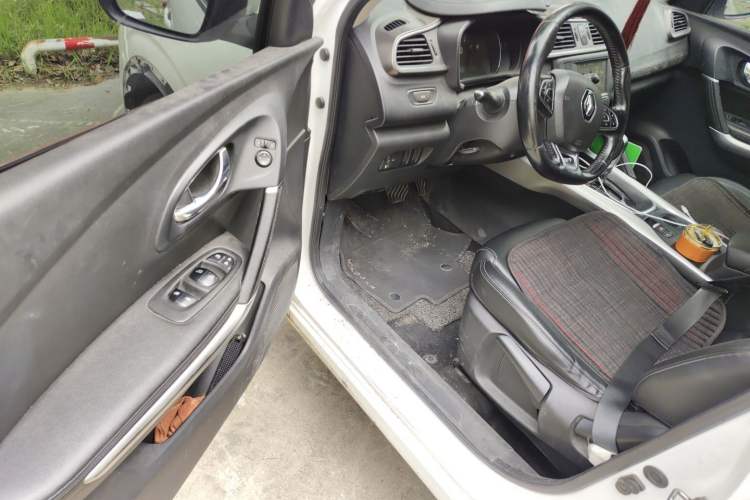 Used Renault Kadjar 2017 2.0L Two-Wheel-Drive Leading Edition Driver Seat