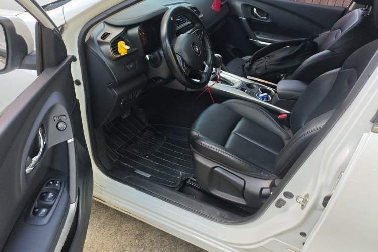 Used Renault Kadjar 2017 2.0L Two-Wheel-Drive Leading Edition Driver Seat