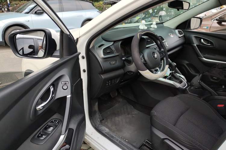 Used Renault Kadjar 2017 2.0L Two-Wheel Drive Comfort Edition Driver Seat