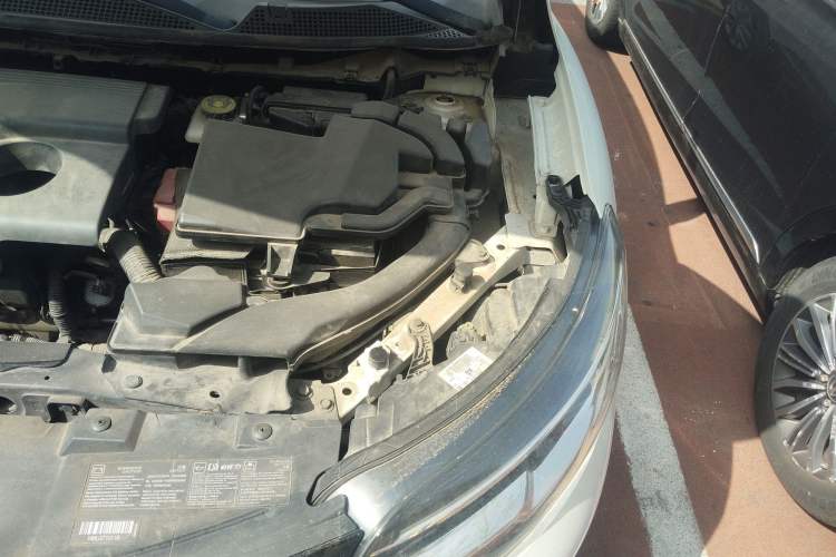 Used Renault Kadjar 2017 2.0L Two-Wheel-Drive Leading Edition Engine Bay Left