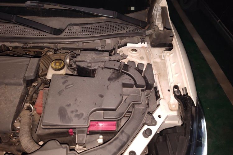 Used Renault Kadjar 2017 2.0L Two-Wheel-Drive Leading Edition Engine Bay Left